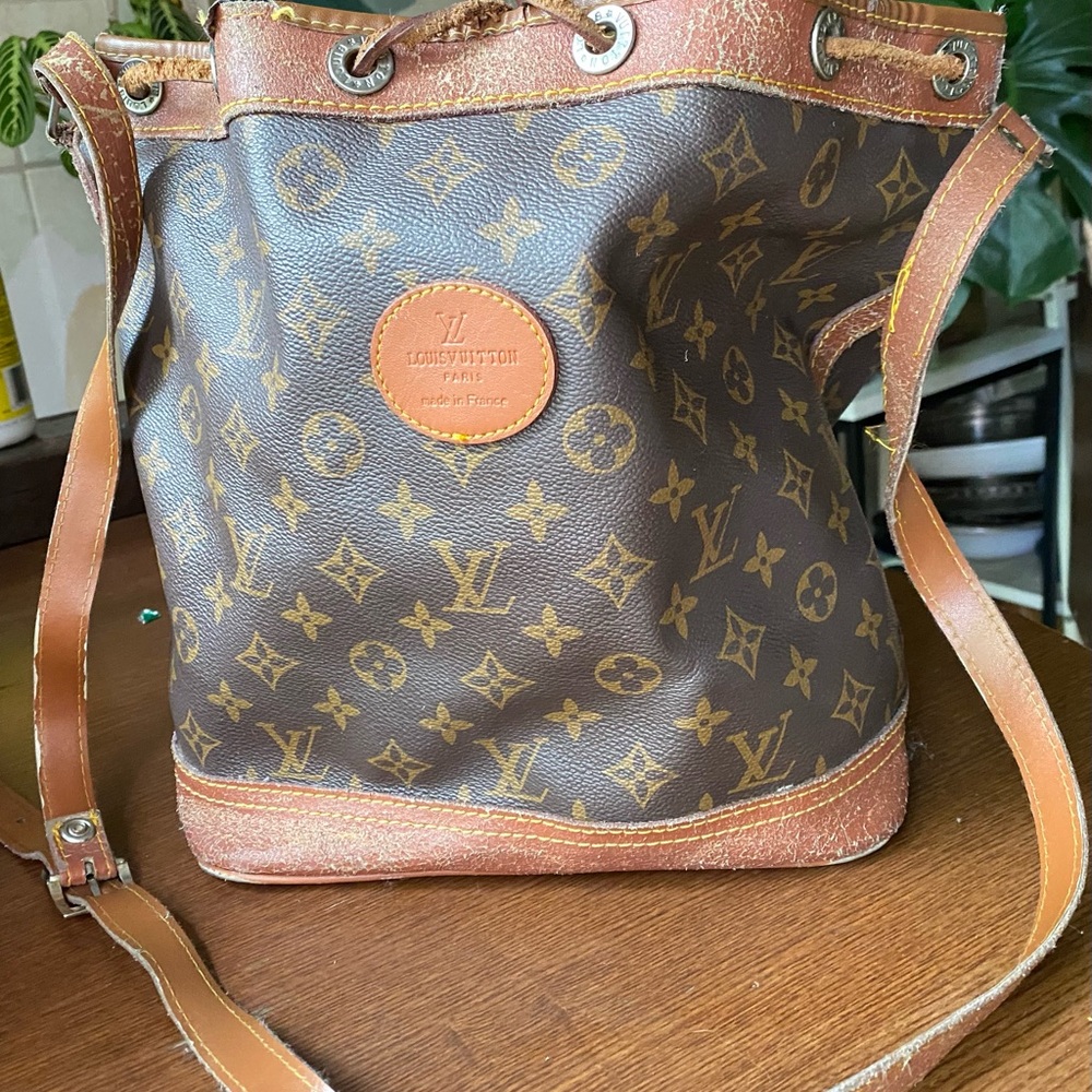 LVMonogram Canvas authentic and very vintage bucket  bag